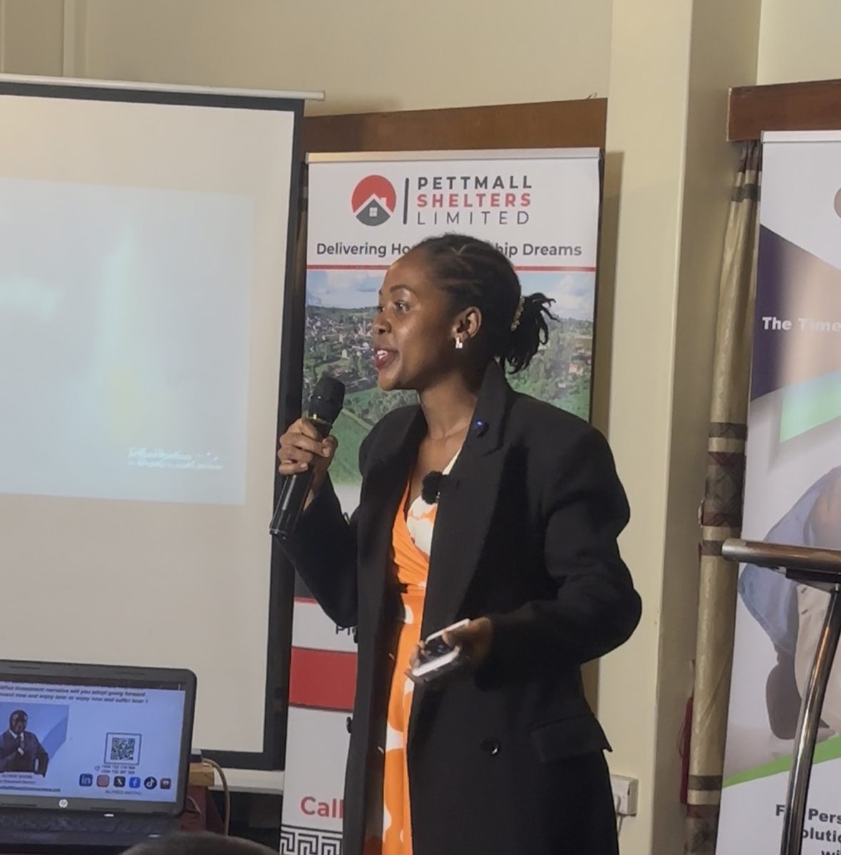 Janet Gathuru speaking, photo 4