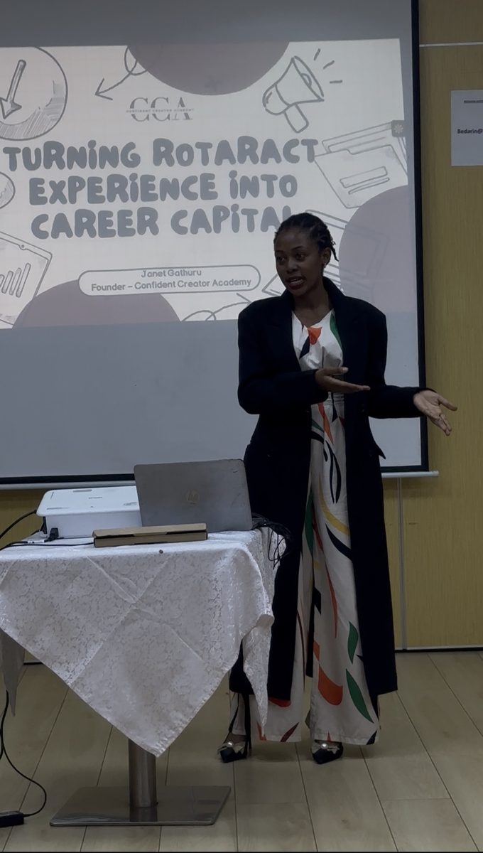 Janet Gathuru speaking, photo 2